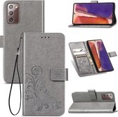 Voor Samsung Galaxy Note20 vierbladige gesp reliëf gesp mobiele telefoon bescherming lederen tas met lanyard & kaartsleuf & portemonnee & beugel functie (grijs)