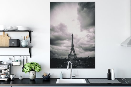 Tour Eiffel sous des nuages féroces 90x140 cm - Tirage photo sur toile (Décoration murale salon / chambre)