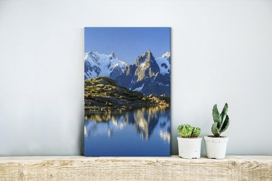 Canvas Schilderij Besneeuwde toppen van de Mont Blanc worden weerspiegeld in White Lake - Wanddecoratie