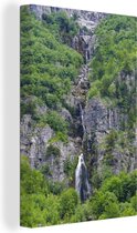Une petite cascade dans les vertes montagnes de Theth en Albanie Toile 90x140 cm - Tirage photo sur toile (Décoration murale salon / chambre)