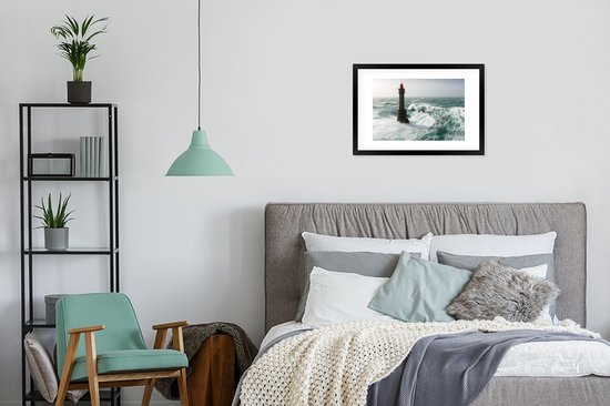 Photo encadrée - Une vague derrière le phare de la Jument en France cadre photo 60x40 cm - Affiche encadrée (Décoration murale salon / chambre)