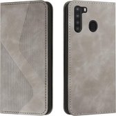 Voor Samsung Galaxy A21 EU-versie Skin Feel Magnetisch S-type Effen Kleur Horizontale Flip Lederen Case met Houder & Kaartsleuf & Portemonnee (Grijs)