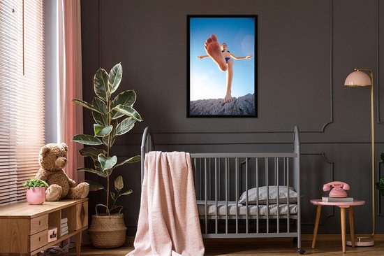 Photo en cadre - Le pied d'un cadre photo enfant 60x90 cm - Affiche sous cadre (Décoration murale salon / chambre)