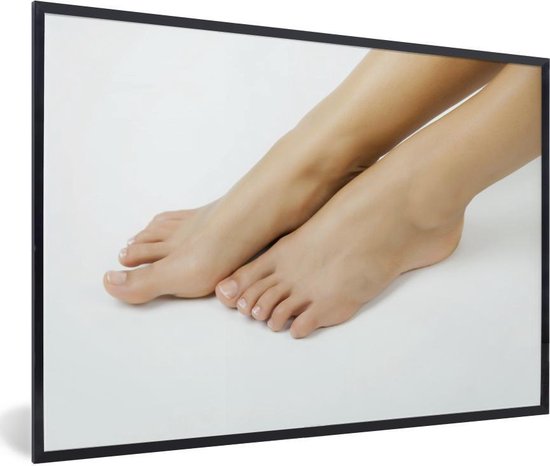 Fotolijst incl. Poster - Blote voeten van een vrouw - 30x20 cm - Posterlijst