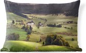 Buitenkussens - Tuin - Panoramisch uitzicht over een dorpje bij het Zwarte Woud in Duitsland - 60x40 cm