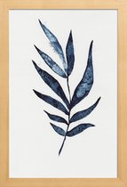 JUNIQE - Poster in houten lijst Palm Leaf -30x45 /Blauw & Wit