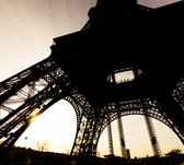 Détail de la Tour Eiffel un soir d'été à Paris, - Papier peint photo (en bandes) - 250 x 260 cm