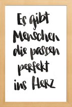 JUNIQE - Poster in houten lijst Perfekt ins Herz -30x45 /Wit & Zwart