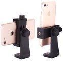 Zwarte telefoonhouder met gouden smartphone in landschap en portretmodus.