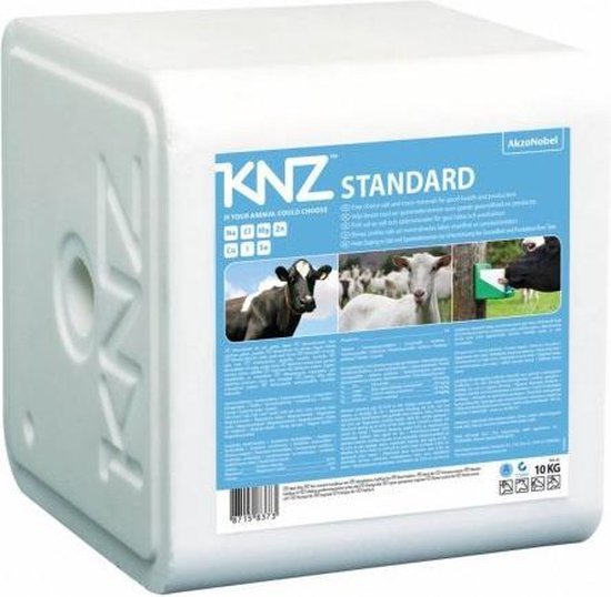 Witte liksteen van 10 kg met KNZ STANDARD logo. Afbeeldingen van koeien en geiten. AkzoNobel op de verpakking.