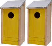 2x Houten vogelhuisjes/nestkastjes met gele voorzijde en metalen dakje 26 cm - Vogelhuisjes tuindecoraties