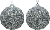 2x Zilveren glitter/kralen kerstballen 8 cm kunststof - Onbreekbare kerstballen - Kerstboomversiering zilver