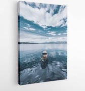 Onlinecanvas - Schilderij - Photo Boat Under Cloudy Sky Art Vertical Vertical - Multicolor - 115 X 75 Cm