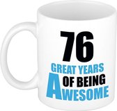 76 great years of being awesome cadeau mok / beker wit en blauw
