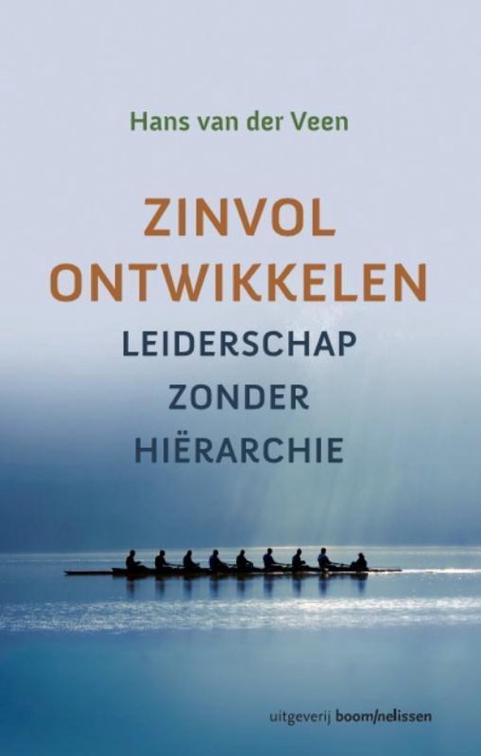 Boekomslag 'Zinvol Ontwikkelen' met roeiers op het water.
