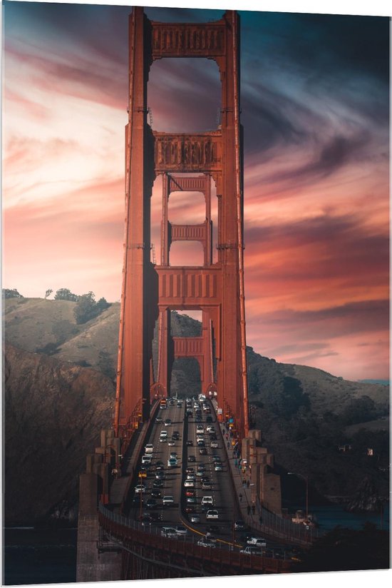 Acrylglas - Golden Gate Bridge met Auto's - California - Amerika - 80x120cm Foto op Acrylglas (Met Ophangsysteem)