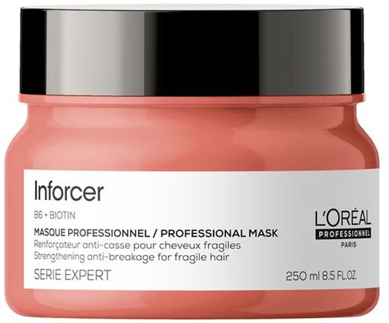 Een peachy-roze pot met het L'Oréal Serie Expert Inforcer masker, met een zwart-zilveren deksel.