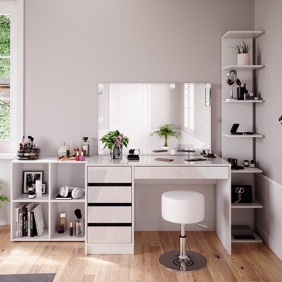Coiffeuse blanche avec miroir, tiroirs, tabouret, étagère et étagère murale.