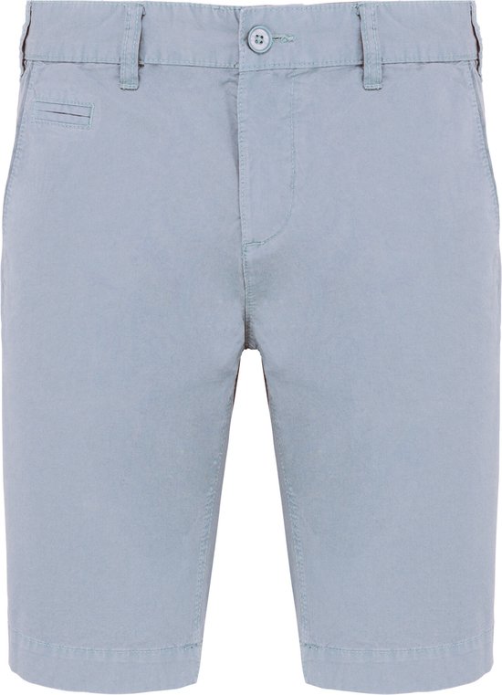Short bermuda Kariban bleu clair pour homme avec fermeture boutonnée et zippée, une poche sur la hanche gauche et des passants de ceinture.
