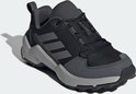 Zwarte Adidas Terrex wandelschoen voor kinderen met grijze zool en accenten.