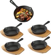 Bol.com Navaris 4x mini gietijzeren koekenpan - Ø 15 cm - Pannen inclusief houten onderzetter 22 x 155 cm - Pannenset vereenvoud... aanbieding