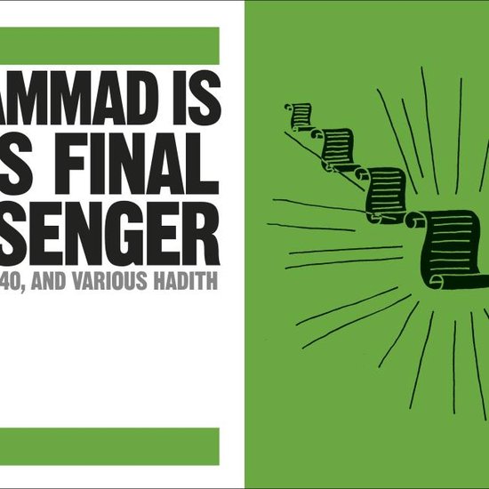 Grote tekst "Muhammad is onze Laatste Boodschapper" met een illustratie van rollen perkament.