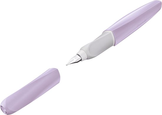 Lavendelkleurige Pelikan Twist vulpen, dop eraf.