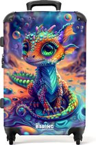 Bol.com NoBoringSuitcases.com® - Kinderkoffer groot - Kindertrolley koffer - Kleurrijk draakje in fantasiewereld - Rolkoffer lic... aanbieding