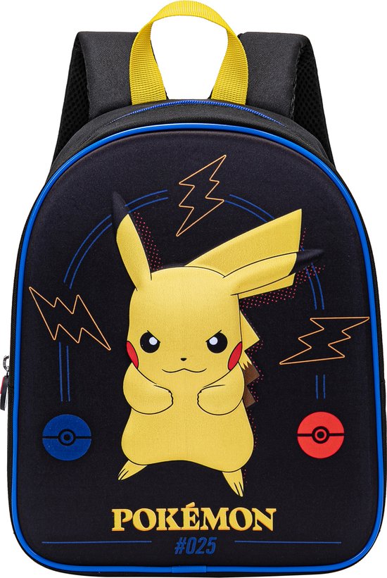 Zwarte Pokémon rugzak met Pikachu, 2 Poké Balls en bliksemschichten. "POKÉMON #025" tekst onderaan.