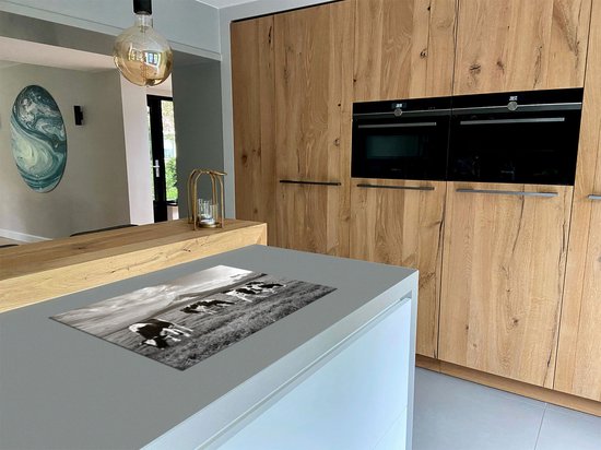 Chefcare Inductie Beschermer Koeien in de Wei - Zwart Wit - 80x50 cm - Afdekplaat Inductie - Kookplaat Beschermer - Inductie Mat