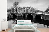 Behang - Fotobehang Keizersgracht Amsterdam - zwart wit - Breedte 390 cm x hoogte 260 cm