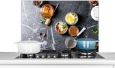 Spatscherm keuken 90x60 cm - Kookplaat achterwand Honing - Specerijen - Keuken - Marmer print - Muurbeschermer - Spatwand fornuis - Hoogwaardig aluminium