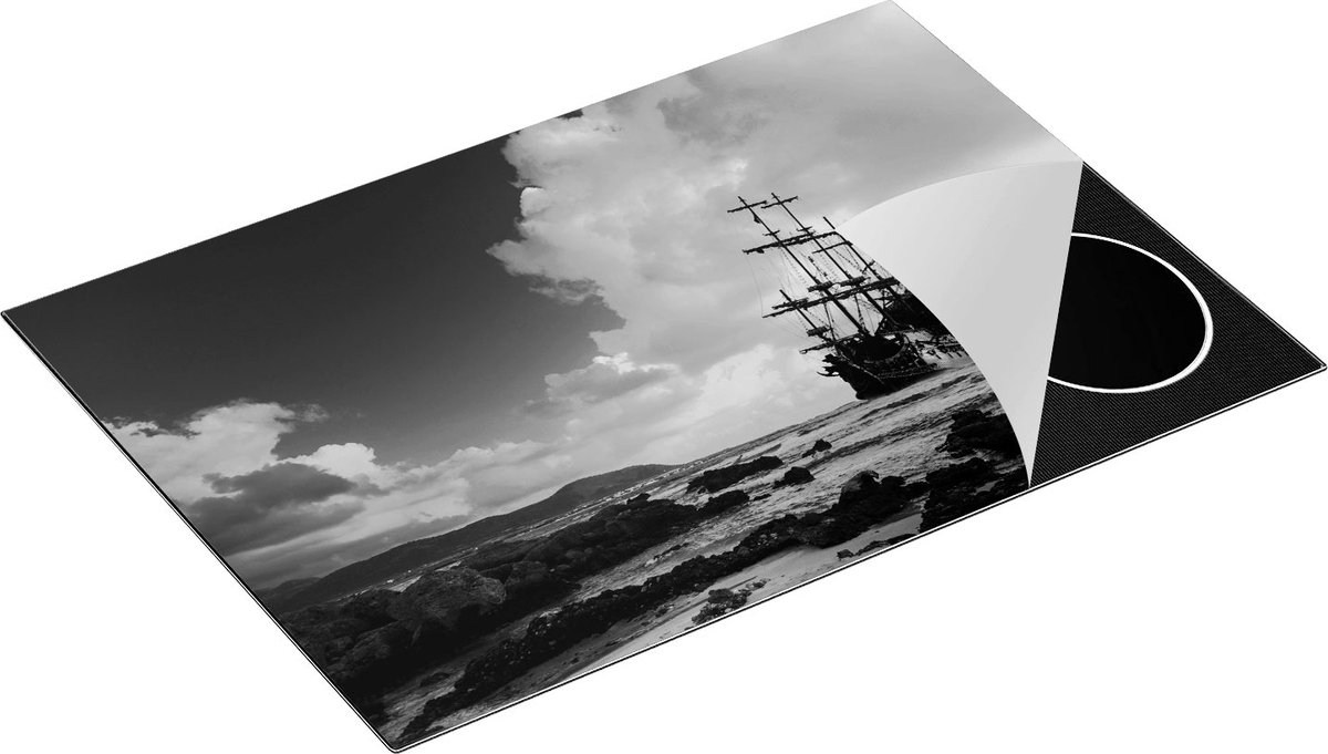 Chefcare Inductie Beschermer Piratenschip aan de Kust bij Zonsondergang - Zwart Wit - 75x52 cm - Afdekplaat Inductie - Kookplaat Beschermer - Inductie Mat