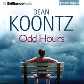 Jongen zit op een bankje onder een dramatische luchten. Titel: Odd Hours. Unabridged. Dean Koontz.