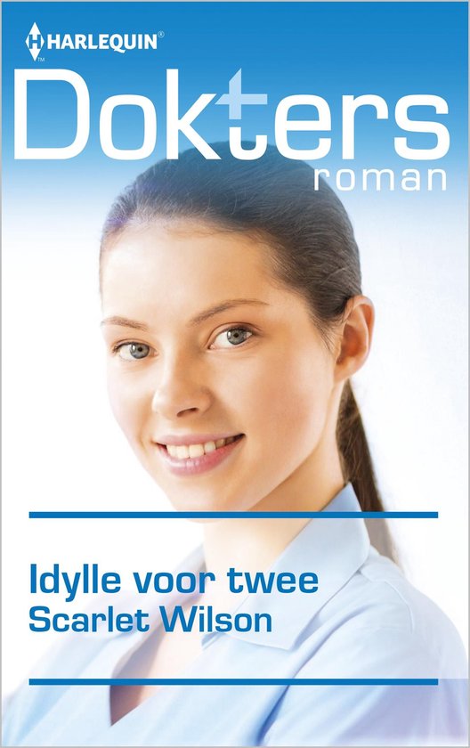 De cover van de Harlequin doktersroman 'Idylle voor twee' toont een jonge vrouw met een lichte glimlach, gekleed in een lichtblauwe doktersjas.