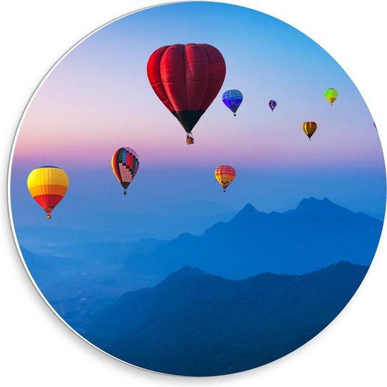 Forex Wandcirkel - Felkleurige Luchtballonnen boven Bergen - 30x30cm Foto op Wandcirkel (met ophangsysteem)