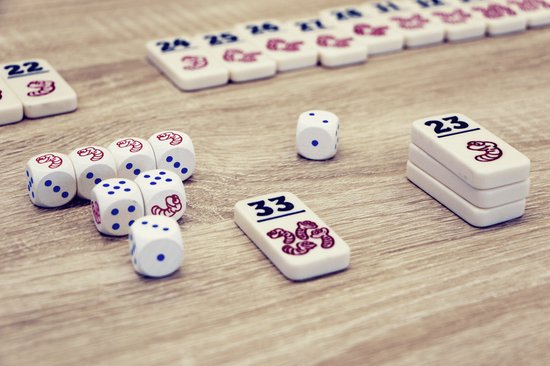 999 Games - Regenwormen - Dobbelspel - Eenvoudig te leren, snel te spelen - Familiespel - Gezelschapsspel - Educatief spel - Kinderspel - Klein cadeautje