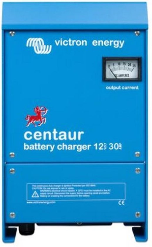 Victron Energy Centaur batterijlader 12V 30A met analoge meter, blauw metalen behuizing.