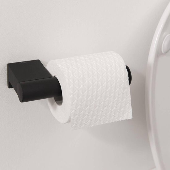 Porte-rouleau toilette noir avec papier toilette, à côté d'une toilette.