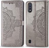 Voor Samsung Galaxy M01 Halverwege Mandala Embossing Patroon Horizontale Flip Leren Case met Houder & Kaartsleuven & Portemonnee & Lanyard (Grijs)