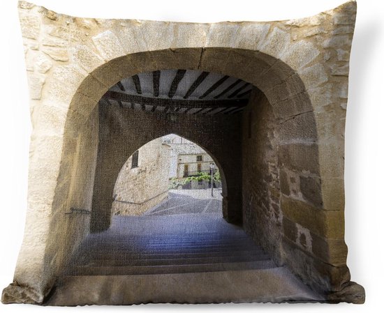 Coussins d'extérieur - Jardin - Une arche en pierre dans un quartier  médiéval espagnol... | bol.com