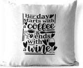 Buitenkussens - Tuin - Quote Her day starts with a coffee & ends with a wine witte achtergrond - 60x60 cm