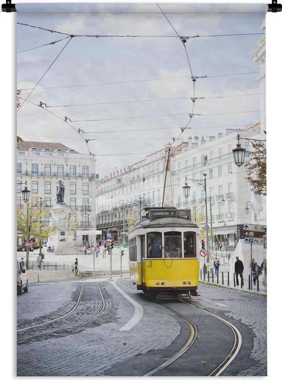 Wandkleed Tram - Een gele tram met een kabelbaan rijdt door Lissabon Wandkleed katoen 120x180 cm - Wandtapijt met foto XXL / Groot formaat!