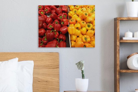 Deux récipients avec poivrons rouges et jaunes sur un marché Toile 40x30 cm - petit - Tirage photo sur toile (Décoration murale salon / chambre)