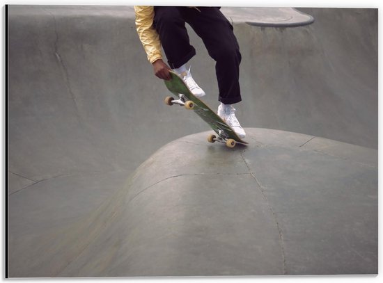 Dibond - Skateboarder op Baan - 40x30cm Foto op Aluminium (Met Ophangsysteem)