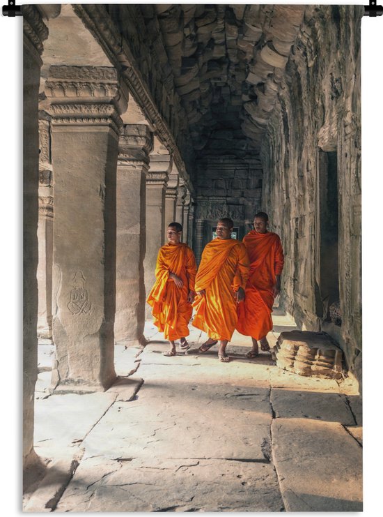 Wandkleed Angkor Wat - Drie boeddhistische monniken binnen de tempel van Ta Prohm in Angkor Wat Wandkleed katoen 120x180 cm - Wandtapijt met foto XXL / Groot formaat!