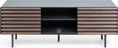 Kave Home - Kesia TV-meubel in walnoot fineer, zwart gelakt en zwart afgewerkt staal 162 x 58 cm