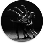 Dibond Wandcirkel - Sierlijke Dansers op Podium (zwart/wit) - 50x50cm Foto op Aluminium Wandcirkel (met ophangsysteem)