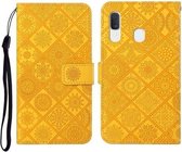 Voor Samsung Galaxy A20 / A30 etnische stijl reliëf patroon horizontale flip lederen tas met houder & kaartsleuven & portemonnee & lanyard (geel)