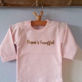 Baby Rompertje met tekst roze meisje papa | papa's knuffel  lange mouw roze goud maat 50-56
